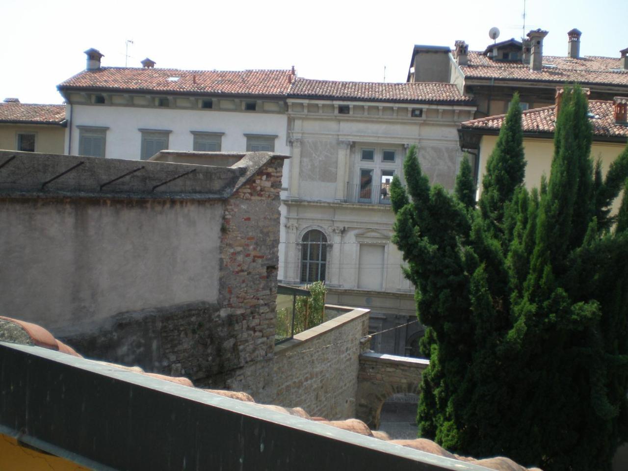 Casa Mario Lupo - Apartments And Rooms Bergamo Exterior photo