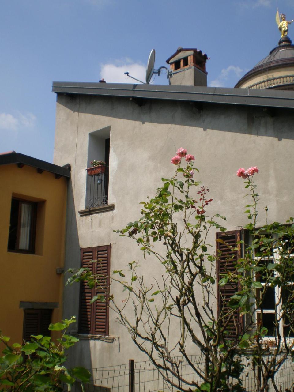 Casa Mario Lupo - Apartments And Rooms Bergamo Exterior photo